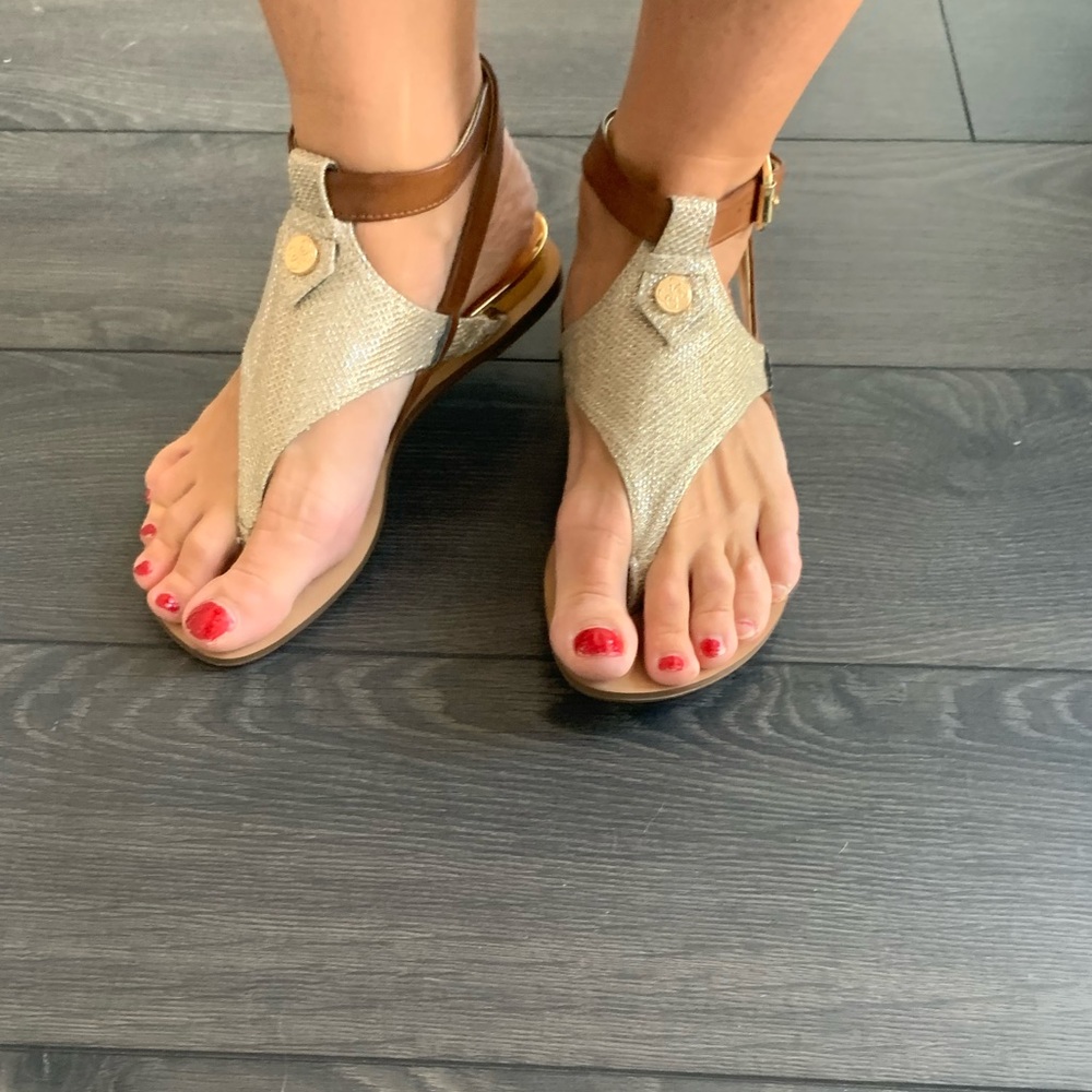 MOVING SALE 🔥 GUESS Sandals